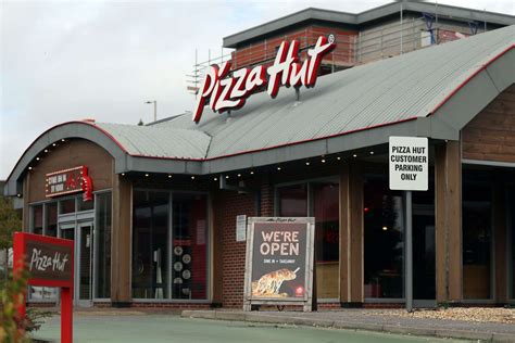 Check our Deals page regularly for coupons and limited time offers that are available for delivery, carryout, or pickup through The <strong>Hut</strong> Lane™ drive-thru (at participating <strong>Pizza Hut</strong> locations). . Pizza hut close to ne